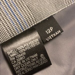 Skirt gray white and blue bring new never worn it.